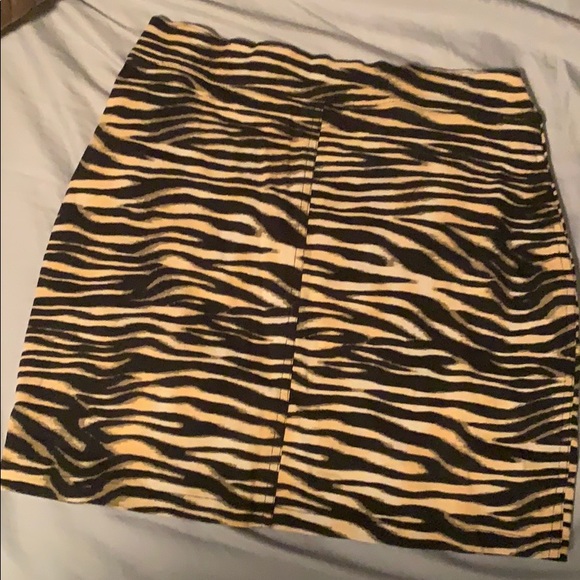 Tiger mini skirt - Picture 3 of 5
